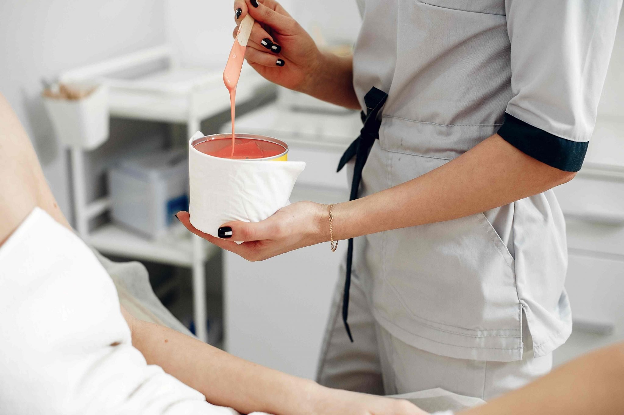 lady getting a wax